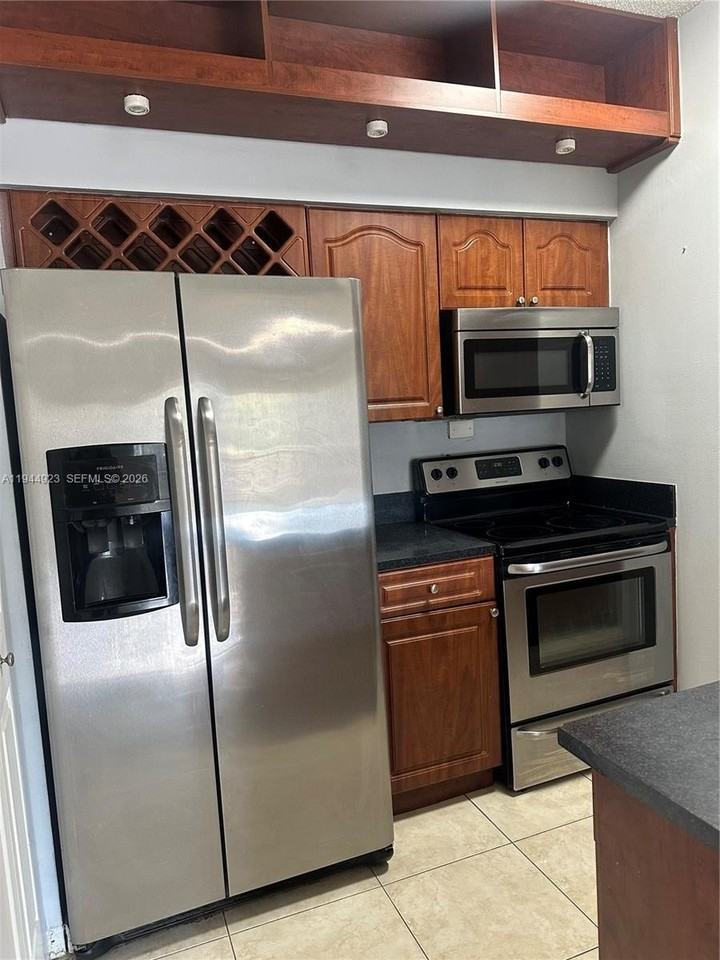 18356 Nw 68th Ave #A - Photo 4 of 12