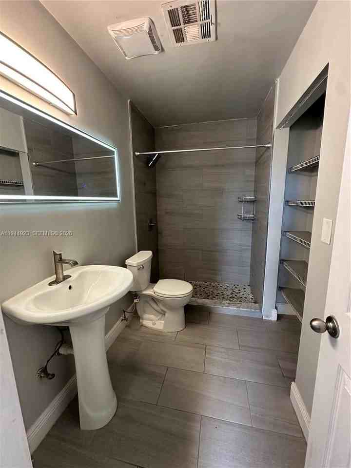 18356 Nw 68th Ave #A - Photo 5 of 12