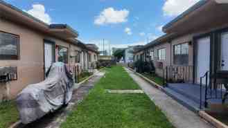 2100 Nw 24th St #4 - Photo 1 of 1