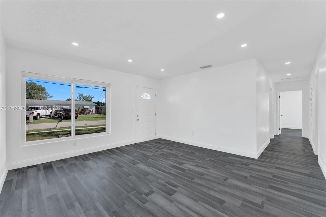 4917 Sw 43rd Ter #A - Photo 7 of 33