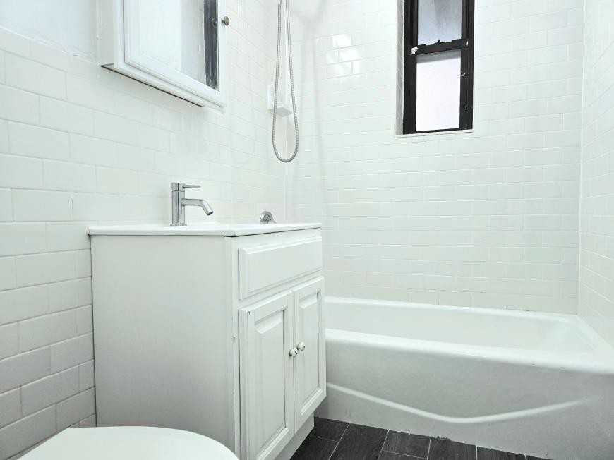 525 Riverdale Ave - Photo 5 of 5