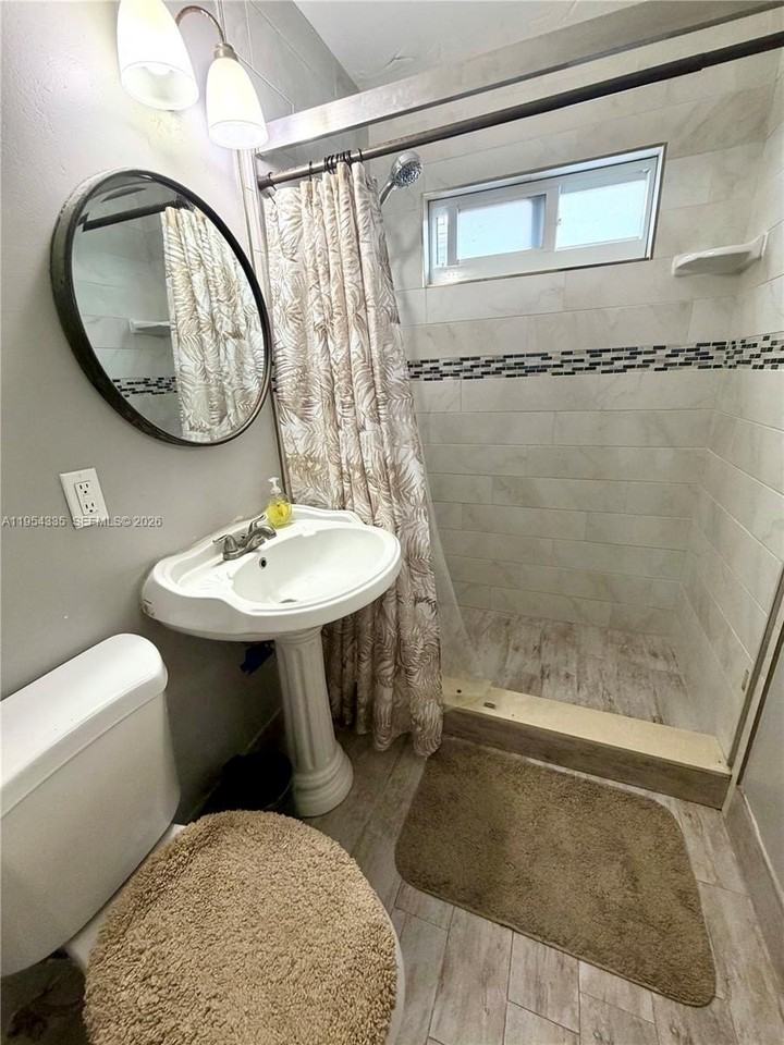 952 Churchill Rd - Photo 6 of 10