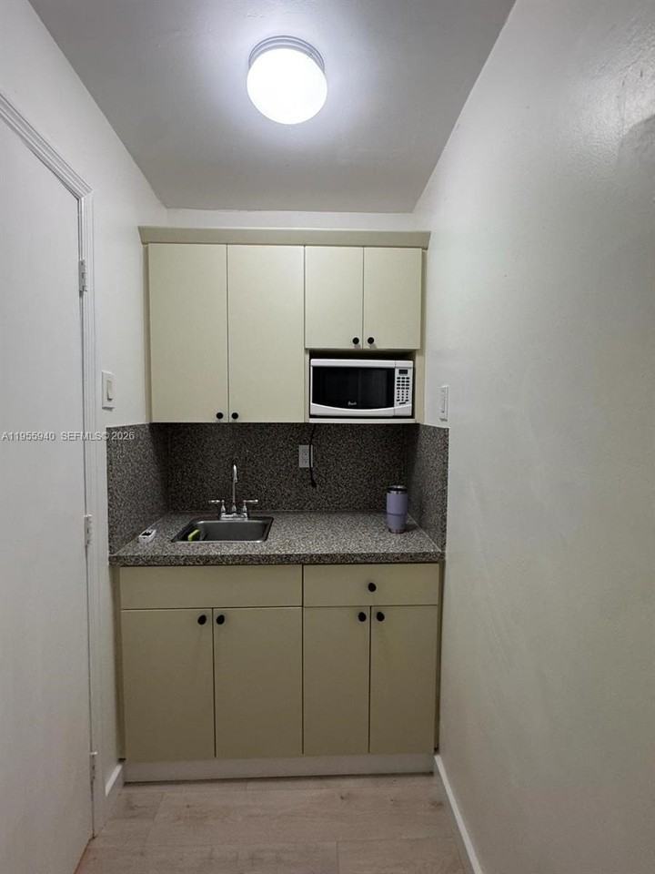 624 Mokena Dr - Photo 2 of 8