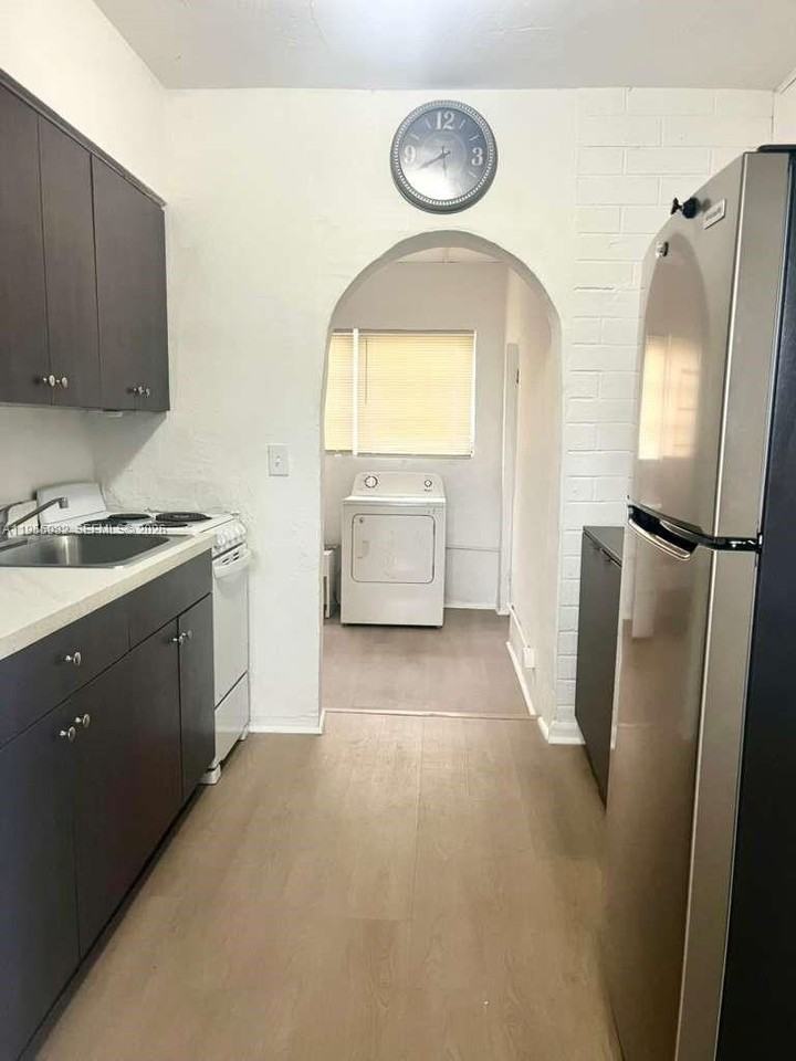 5510 Sw 32nd St #1 - Photo 3 of 15