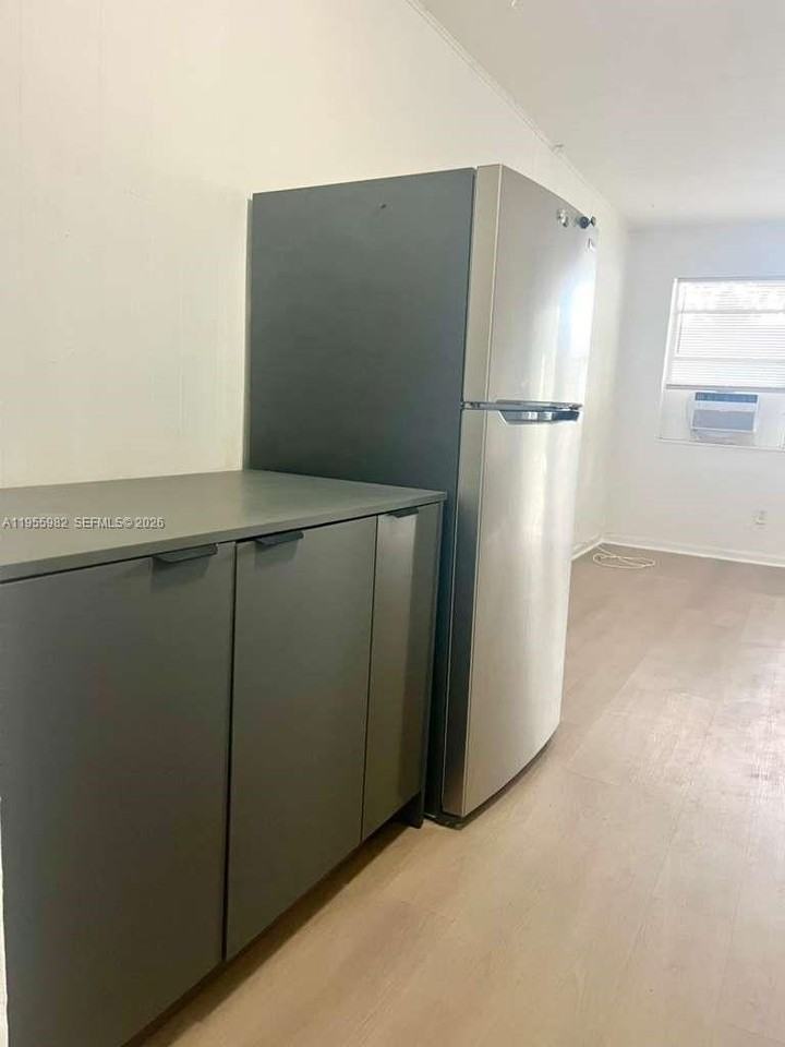 5510 Sw 32nd St #1 - Photo 6 of 15