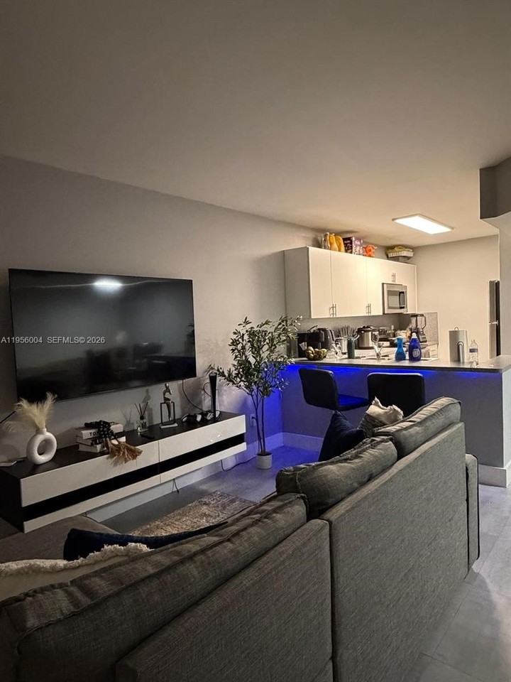 15354 Sunset Dr #31-11 - Photo 3 of 38