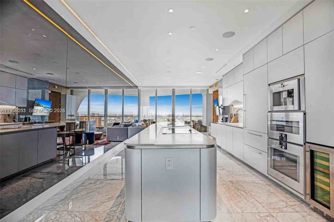 16901 Collins Ave #2603 - Photo 3 of 32