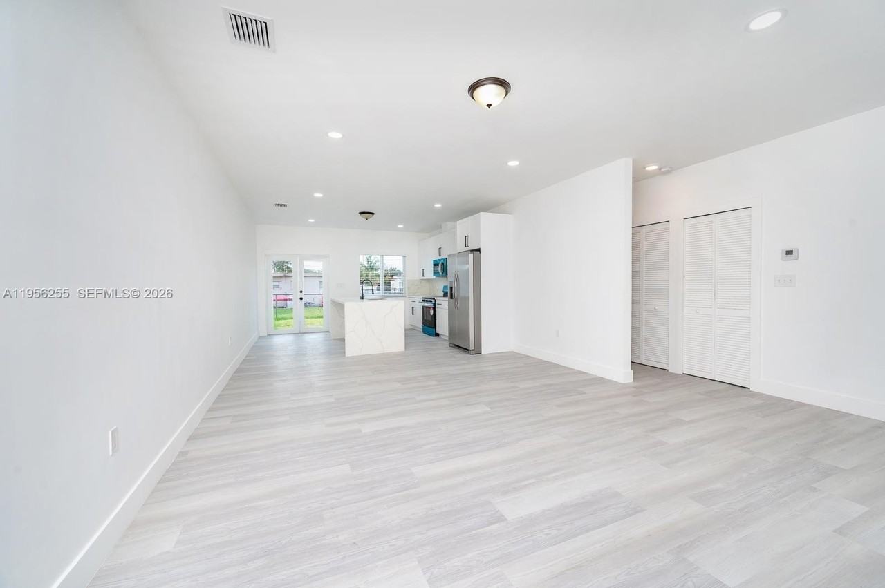 12049 Sw 213th St #12049 - Photo 7 of 14