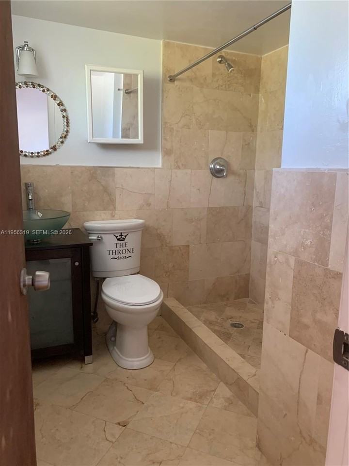 650 Ne 61st St #36 - Photo 6 of 8