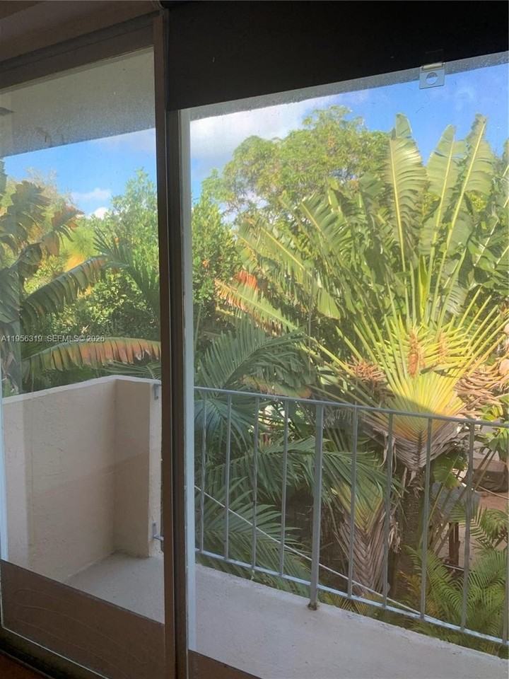 650 Ne 61st St #36 - Photo 7 of 8