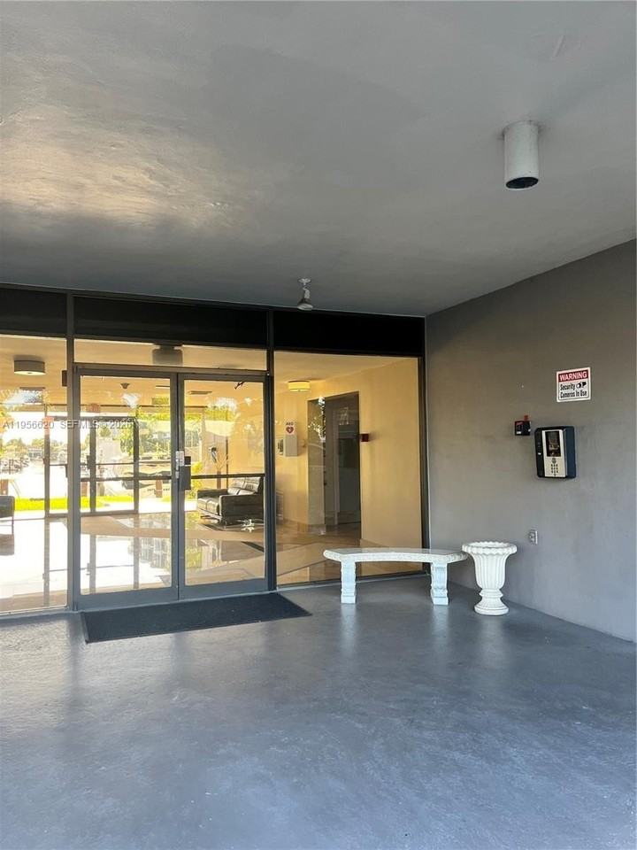 4800 Bayview Dr #206 - Photo 4 of 31