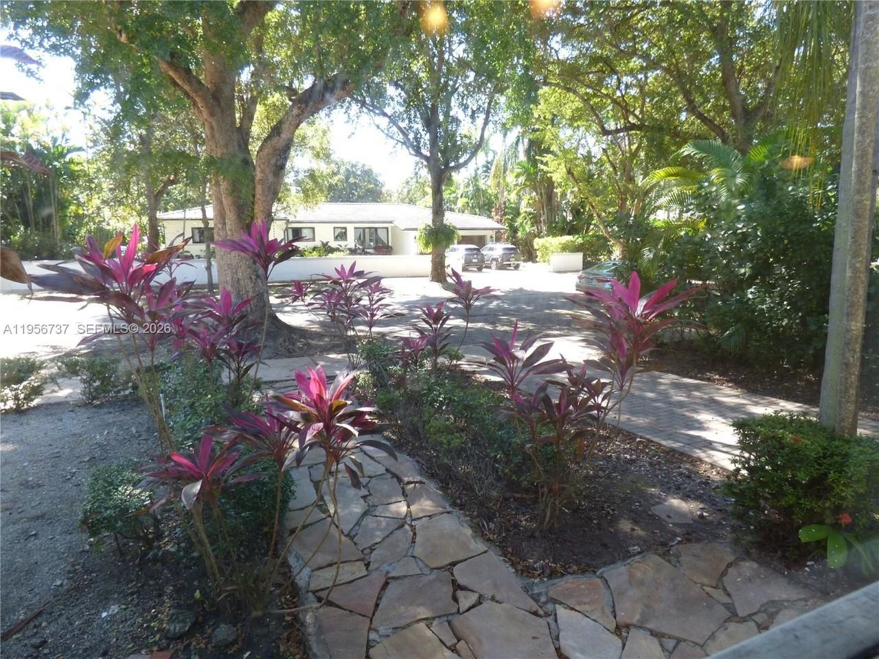 409 Marmore Ave - Photo 3 of 24