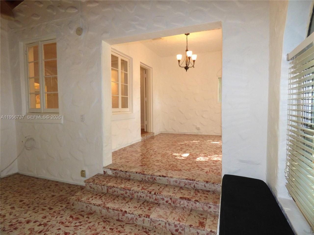 409 Marmore Ave - Photo 4 of 24