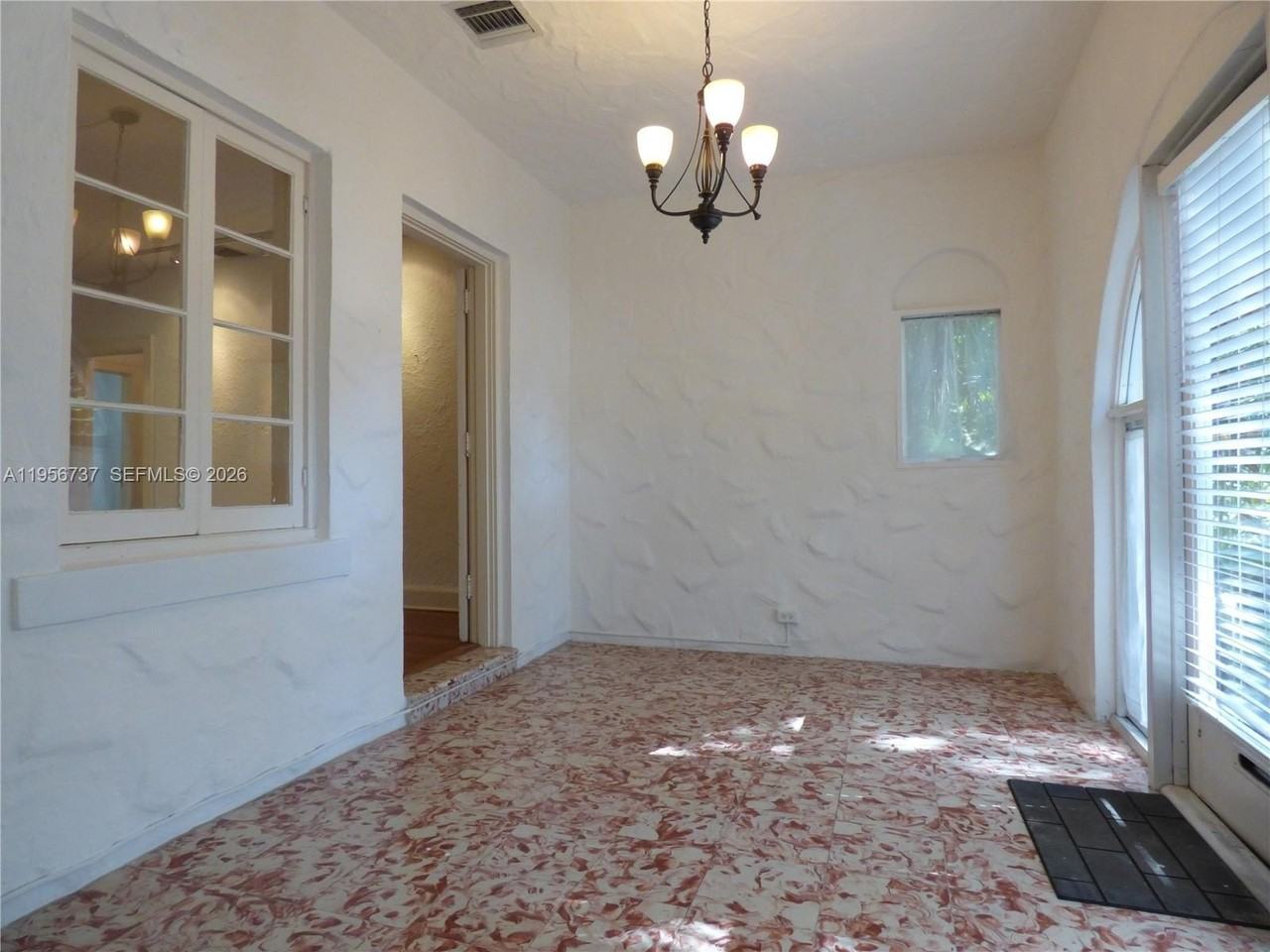 409 Marmore Ave - Photo 6 of 24