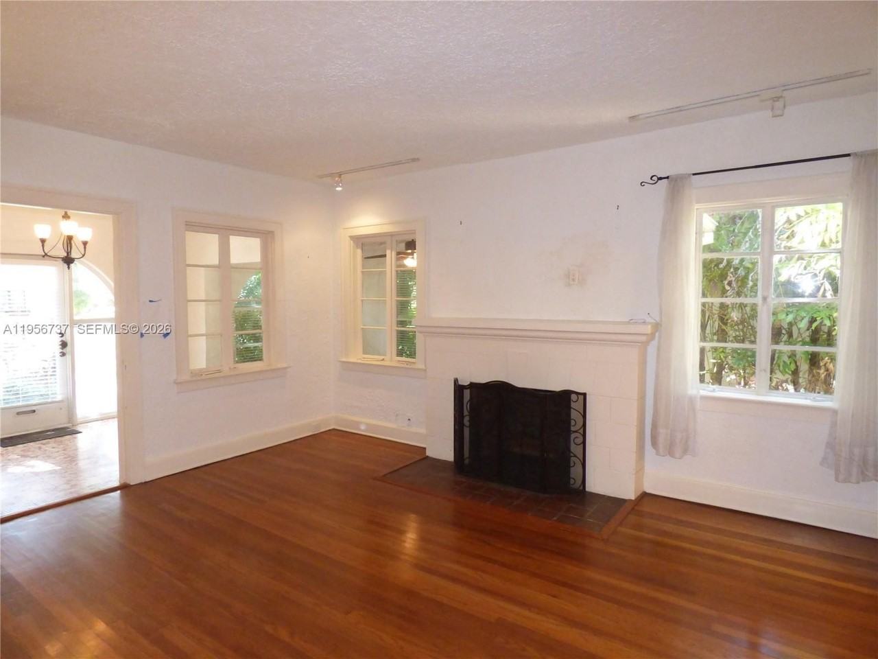 409 Marmore Ave - Photo 7 of 24