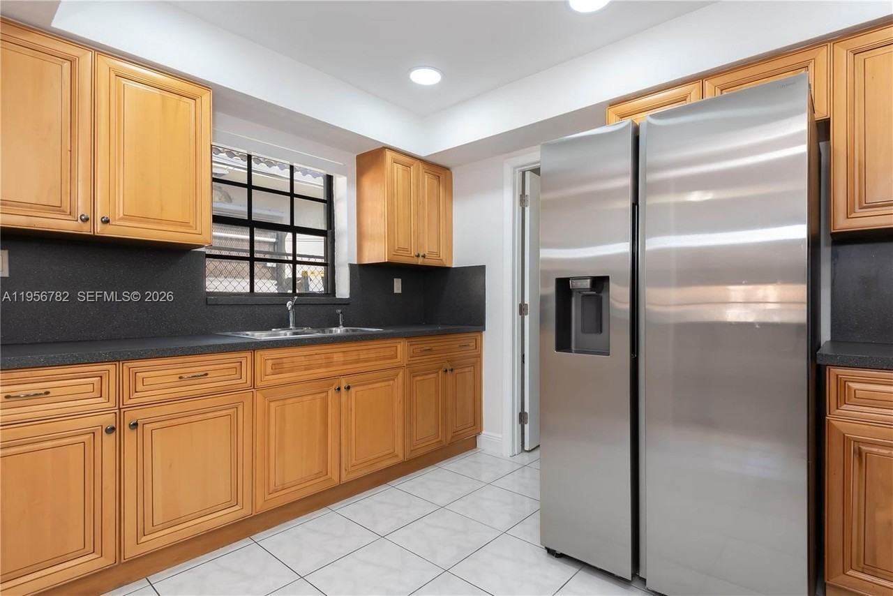 2615 Sw 32nd Ct #2615 - Photo 3 of 27