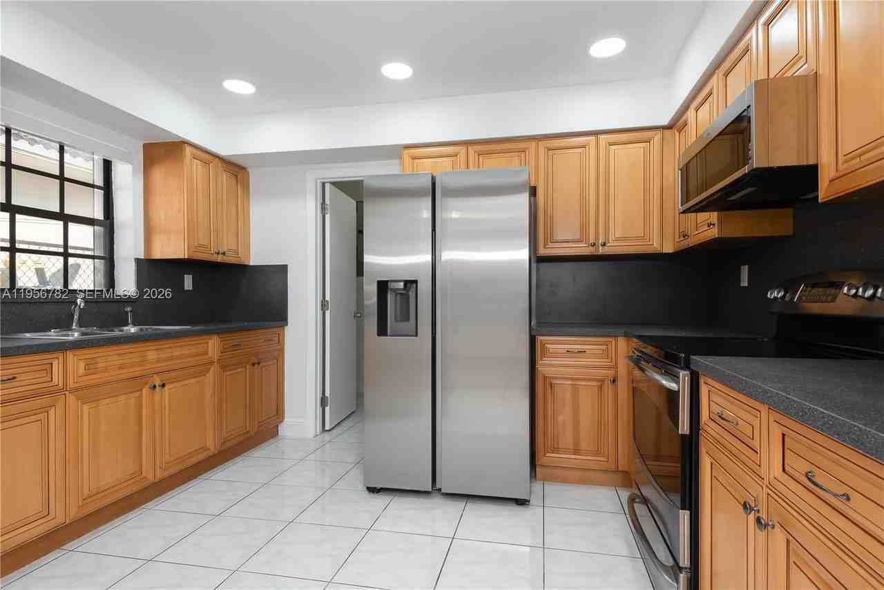 2615 Sw 32nd Ct #2615 - Photo 4 of 27