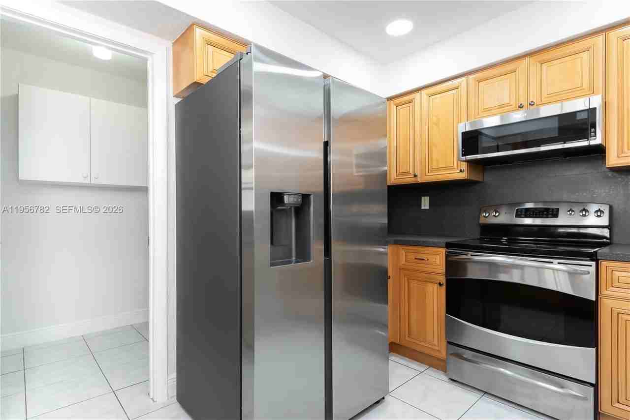 2615 Sw 32nd Ct #2615 - Photo 5 of 27