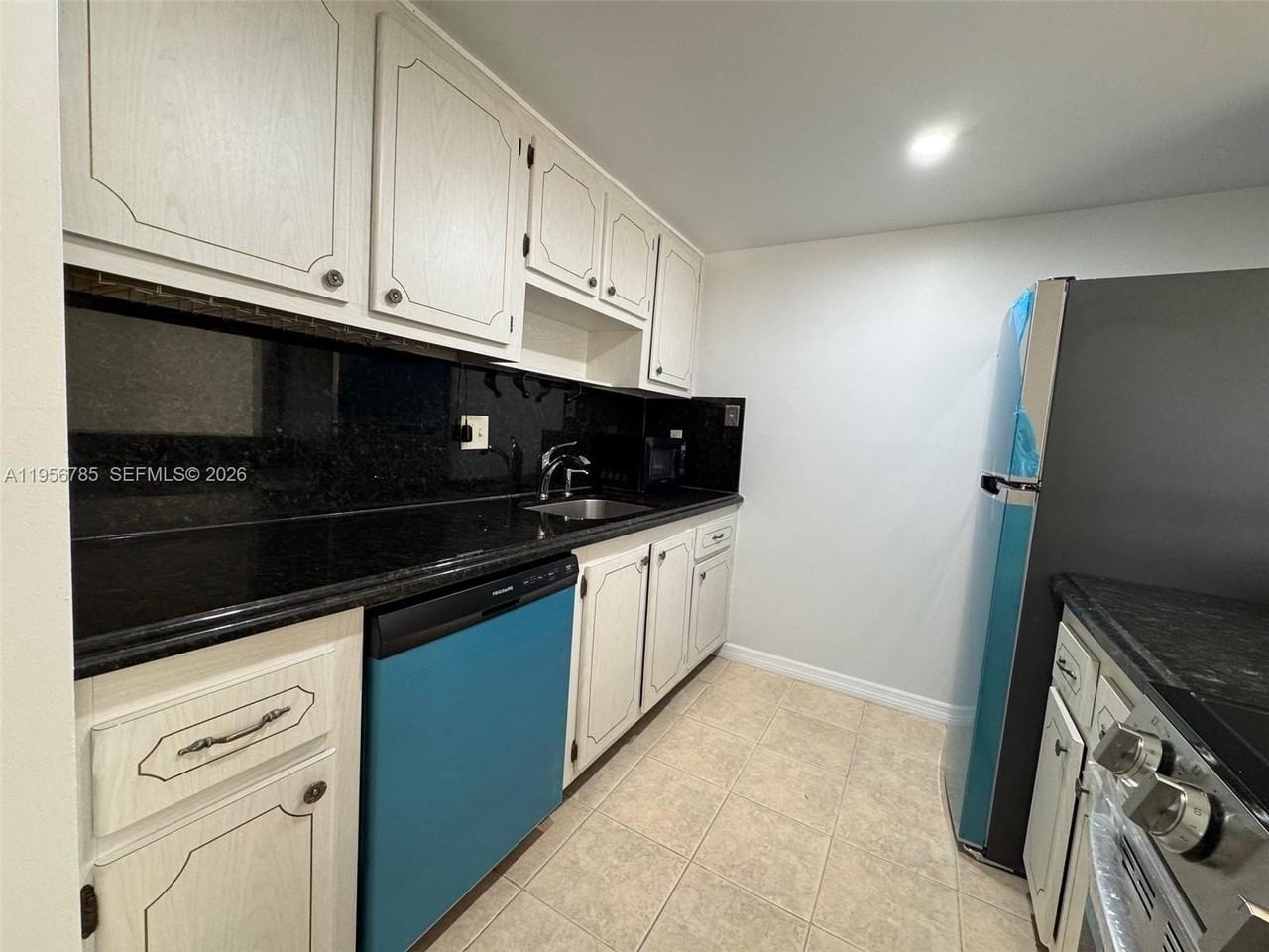 14415 N Kendall Dr #212G - Photo 3 of 22