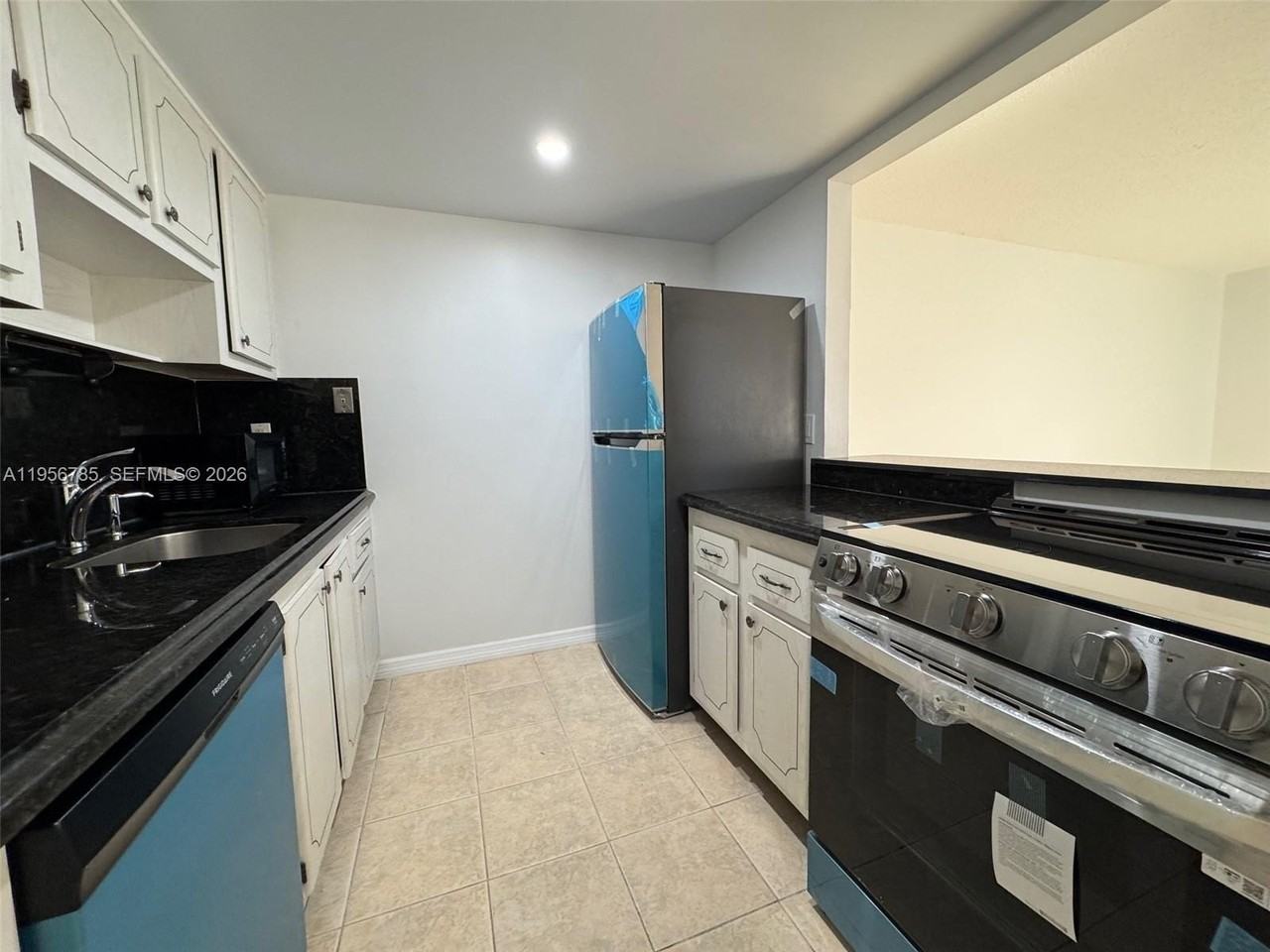 14415 N Kendall Dr #212G - Photo 4 of 22