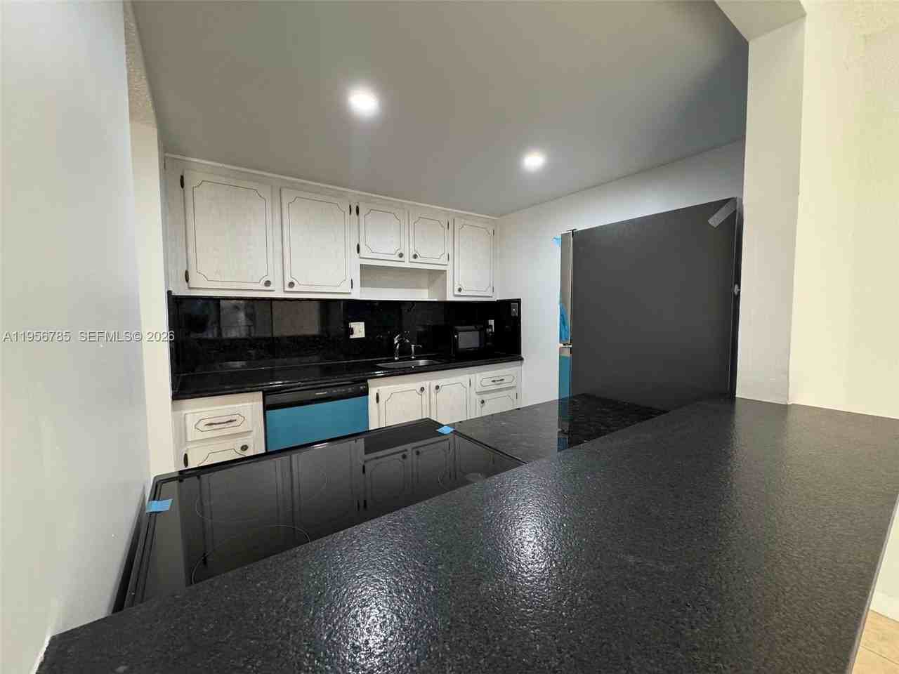 14415 N Kendall Dr #212G - Photo 5 of 22