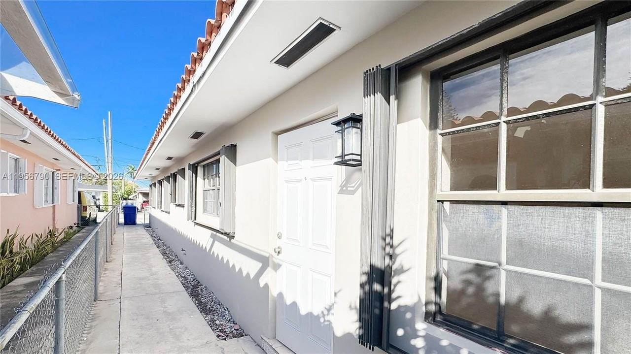 2617 Sw 32nd Ct #2617 - Photo 3 of 37