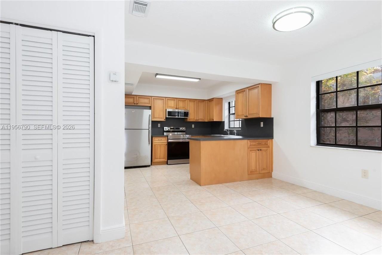 2617 Sw 32nd Ct #2617 - Photo 4 of 37