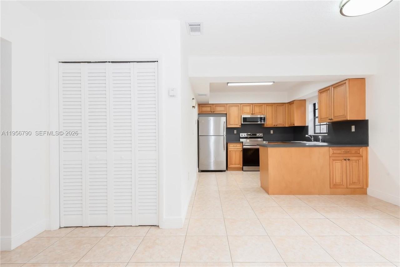 2617 Sw 32nd Ct #2617 - Photo 5 of 37