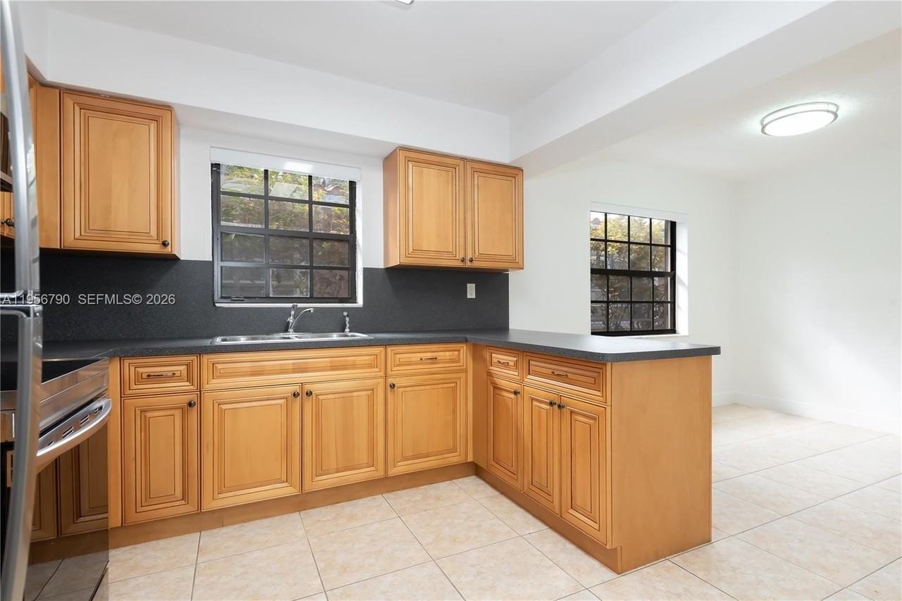 2617 Sw 32nd Ct #2617 - Photo 6 of 37