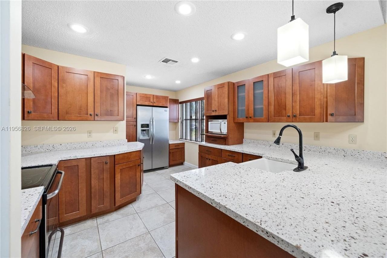 2707 Pinewood Ct #2707 - Photo 2 of 35