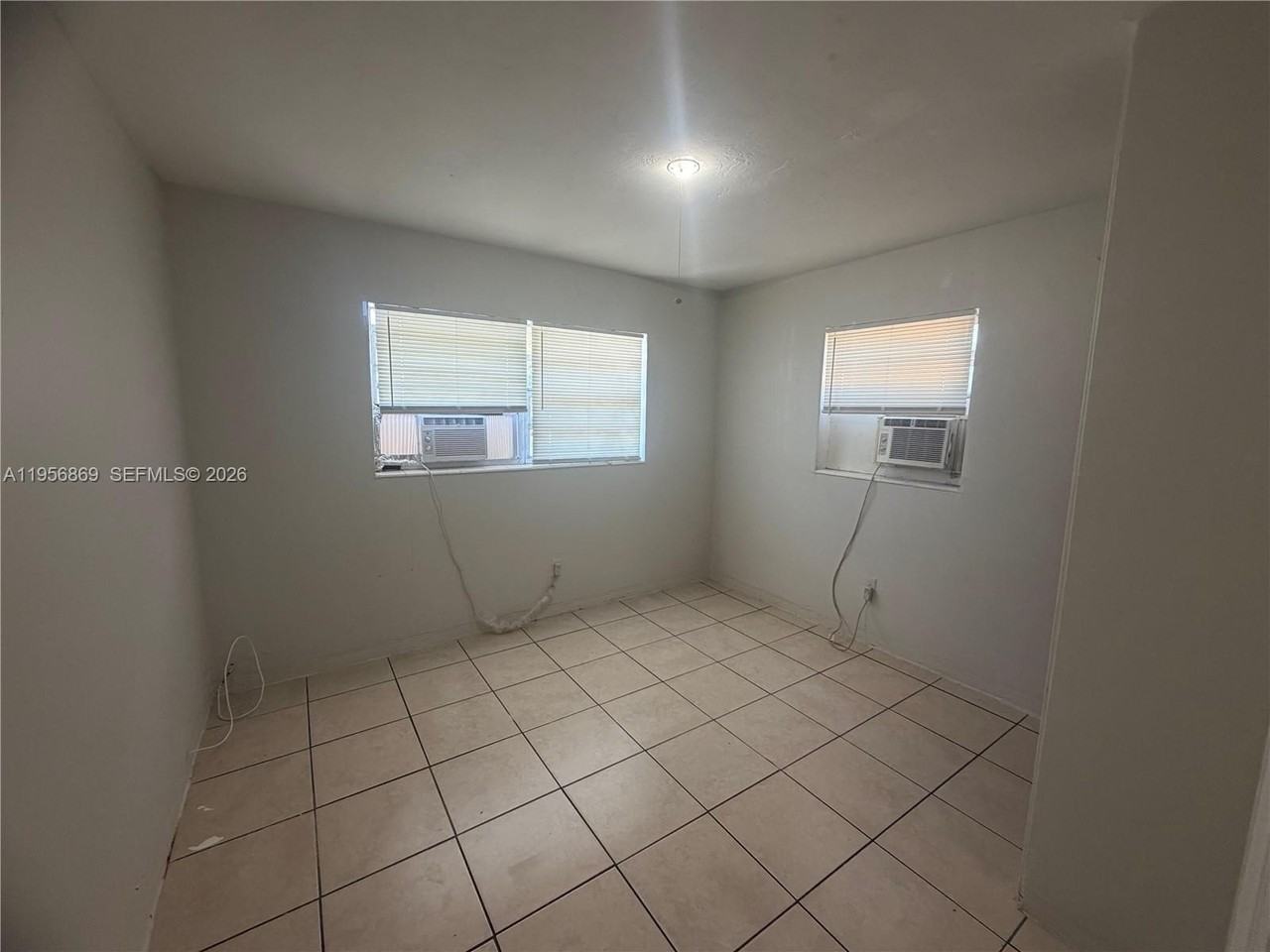 612 Nw 14th Ave #1 - Photo 4 of 14