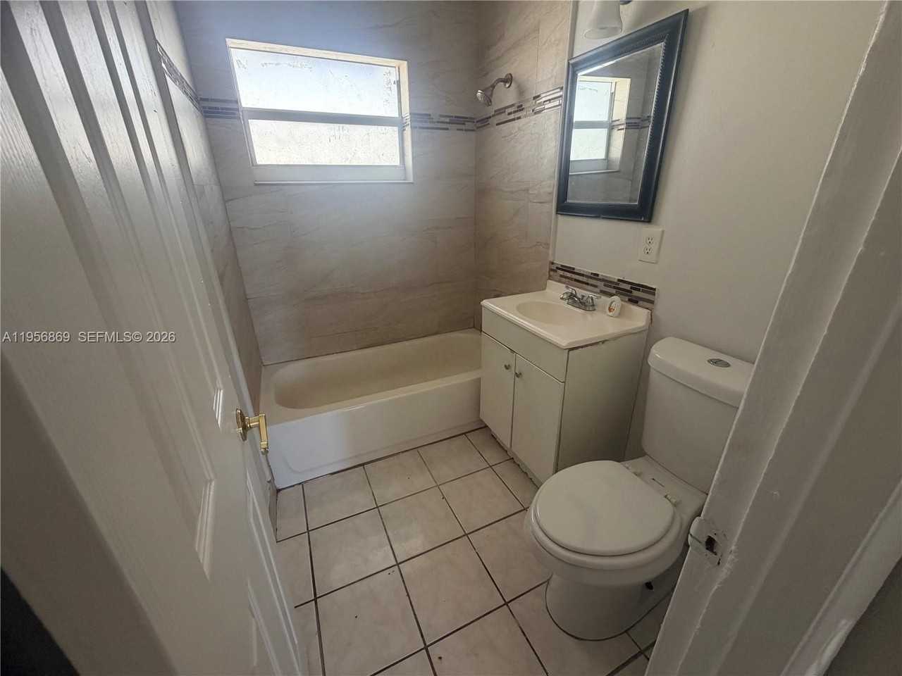 612 Nw 14th Ave #1 - Photo 7 of 14