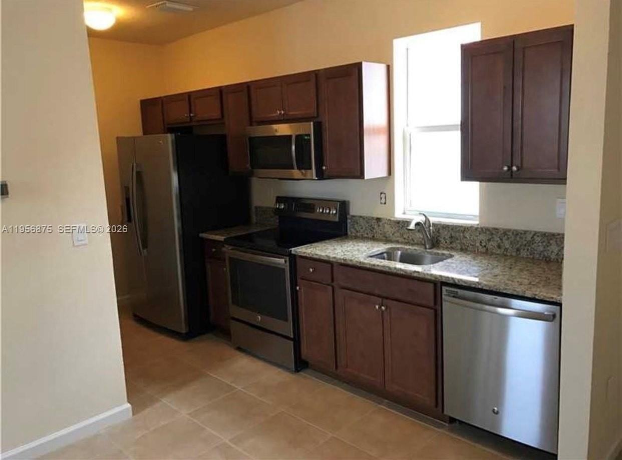 9401 Sw 171st Ave - Photo 2 of 12