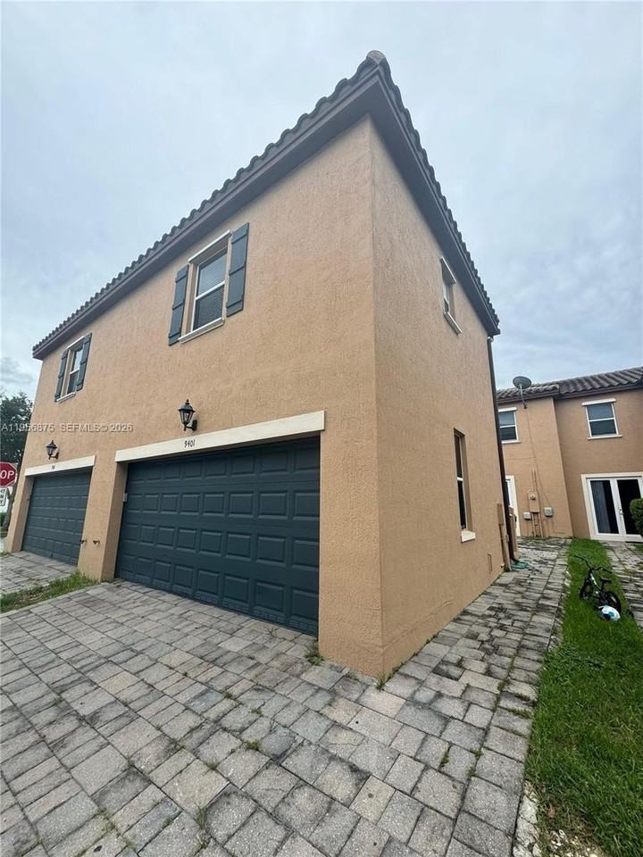 9401 Sw 171st Ave - Photo 3 of 12