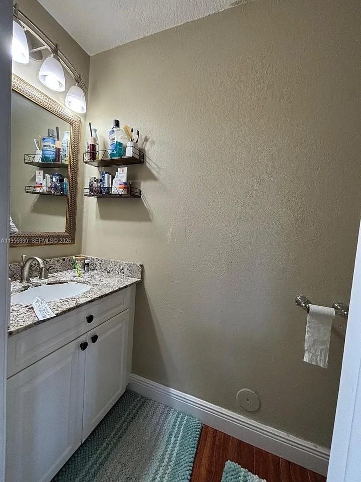 232 Lakeside Cir - Photo 4 of 13