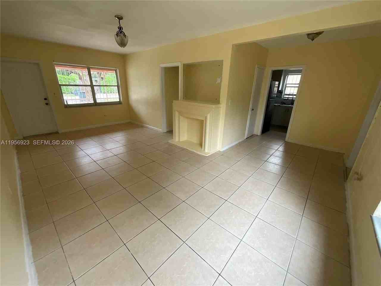 648 Ne 139th St #650 - Photo 4 of 15