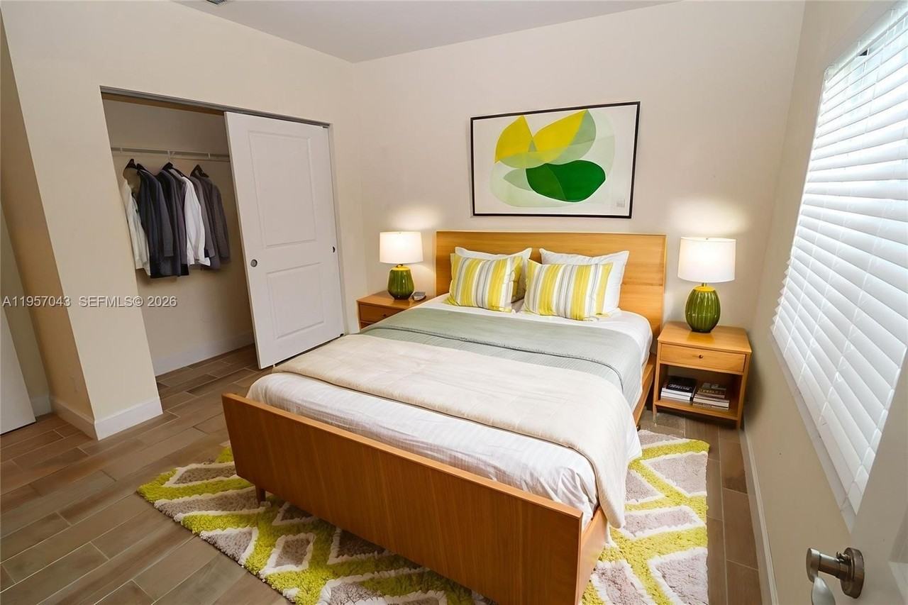 609 Ne 28th St #3 - Photo 2 of 37