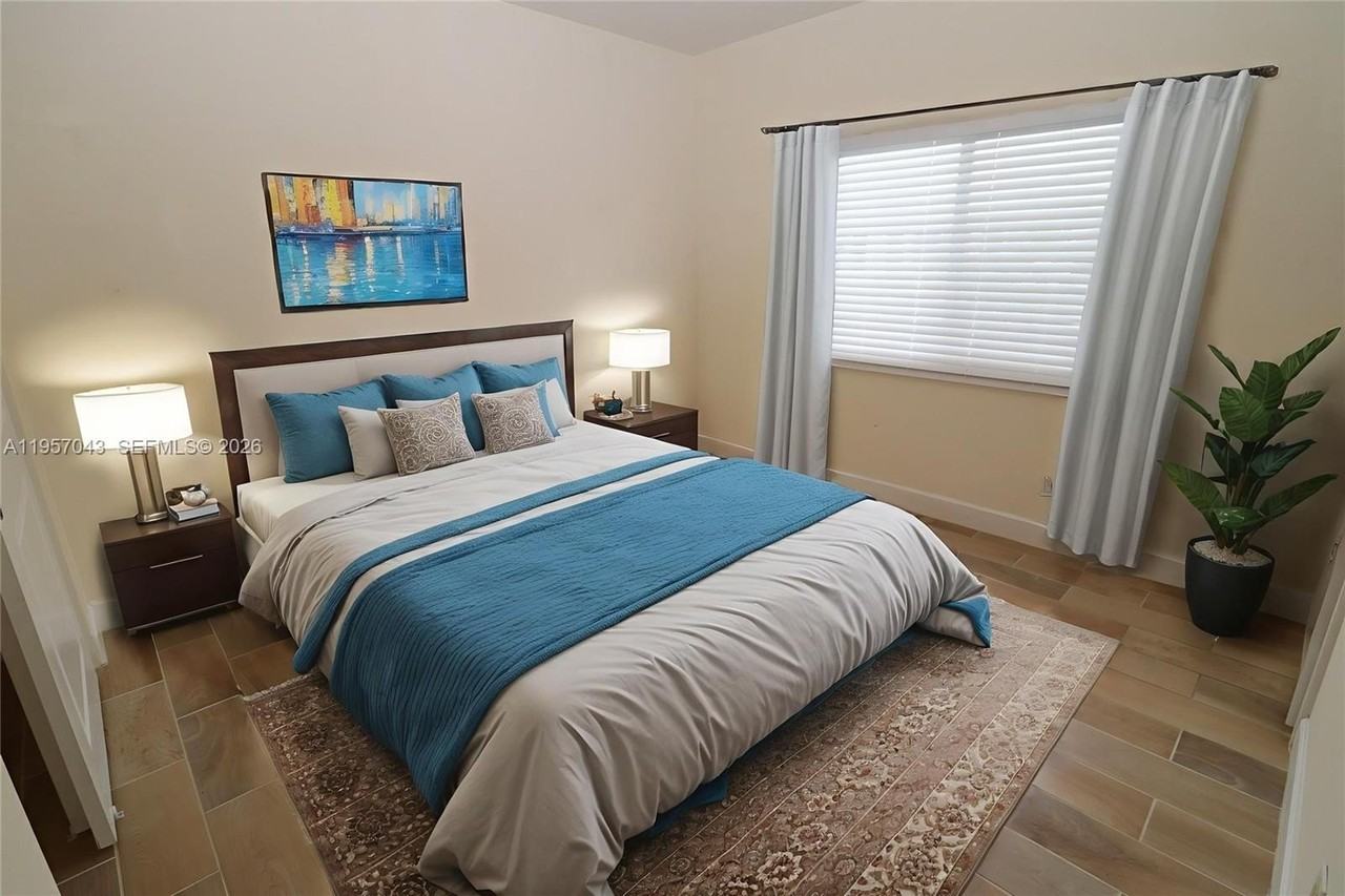 609 Ne 28th St #3 - Photo 4 of 37