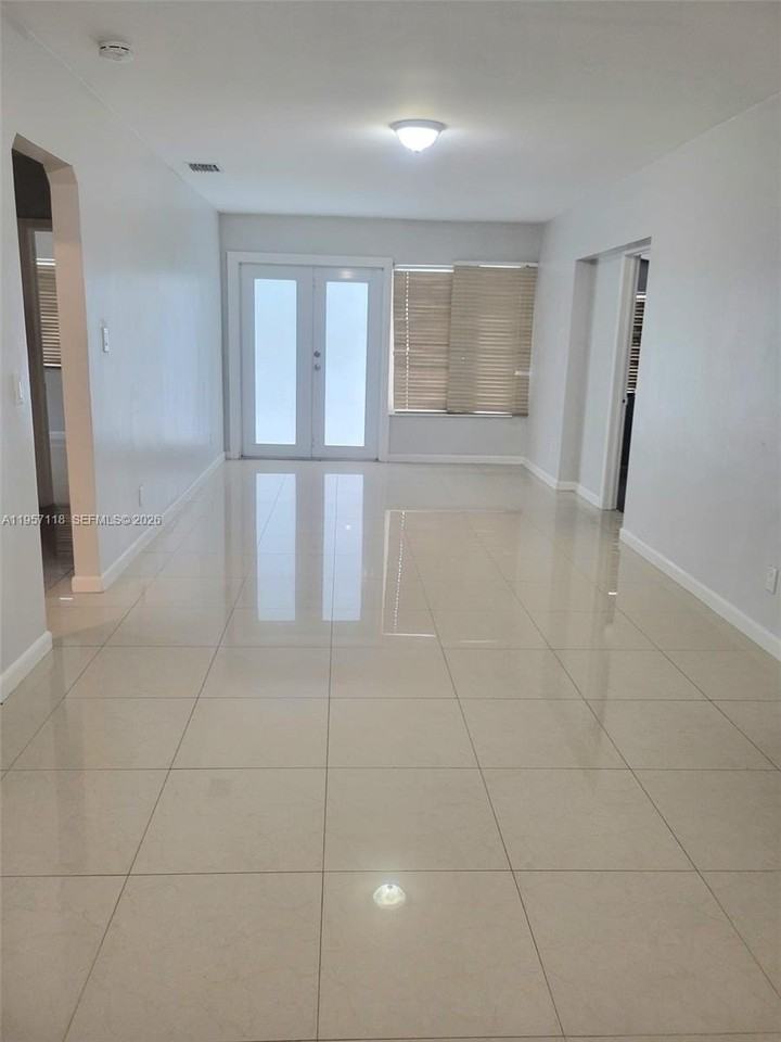 1155 Ne 113th St #0 - Photo 3 of 16