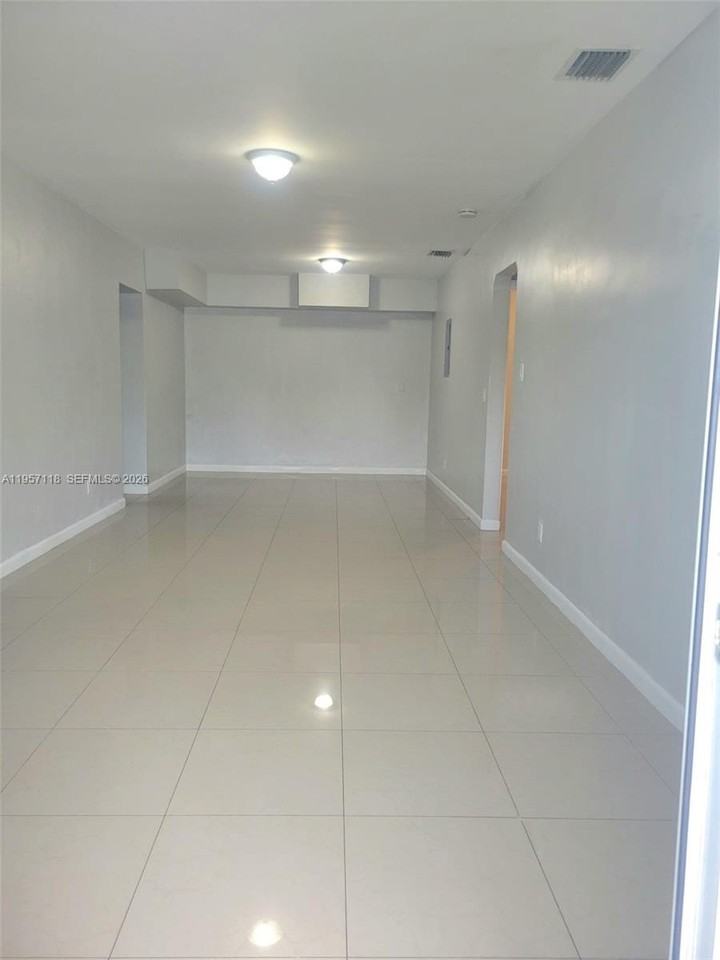 1155 Ne 113th St #0 - Photo 4 of 16