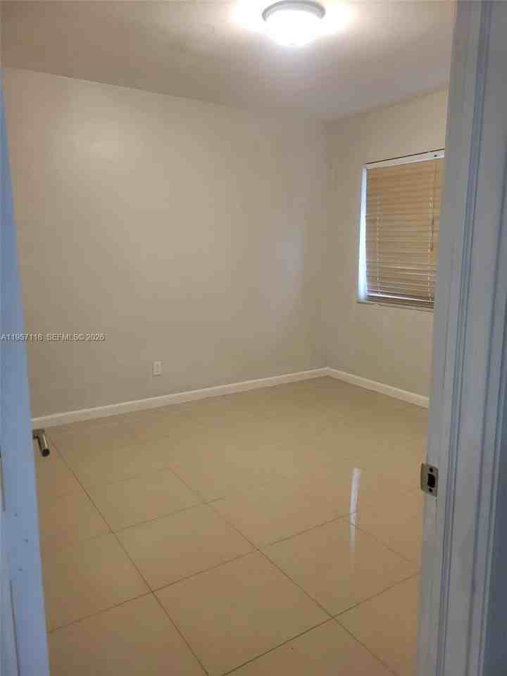 1155 Ne 113th St #0 - Photo 5 of 16