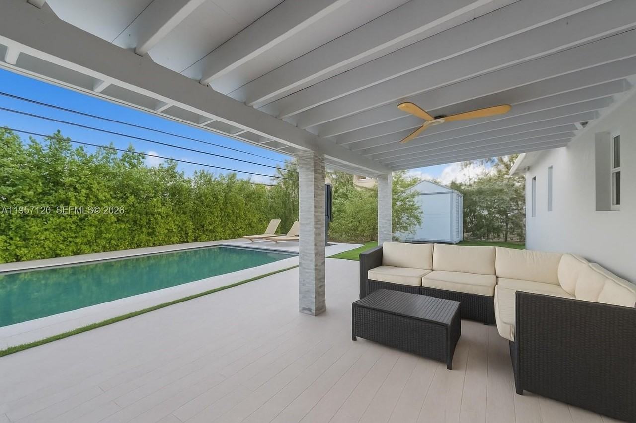 7235 Sw 39th St - Photo 2 of 15