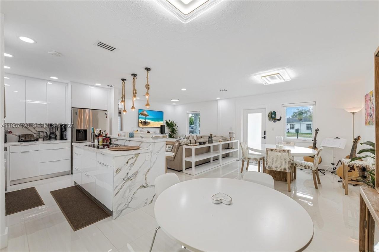 7235 Sw 39th St - Photo 5 of 15