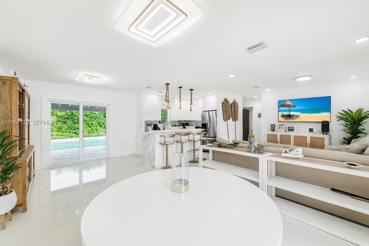 7235 Sw 39th St - Photo 6 of 15