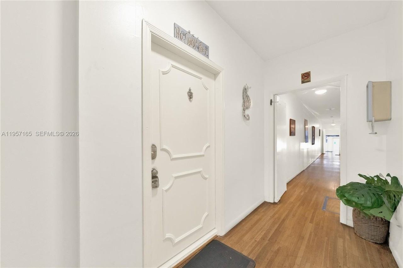 610 8th St #102R - Photo 4 of 22