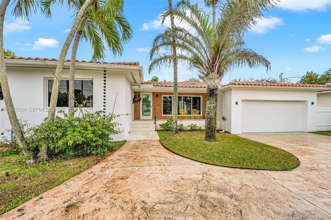 1080 Ne 104th St - Photo 2 of 50