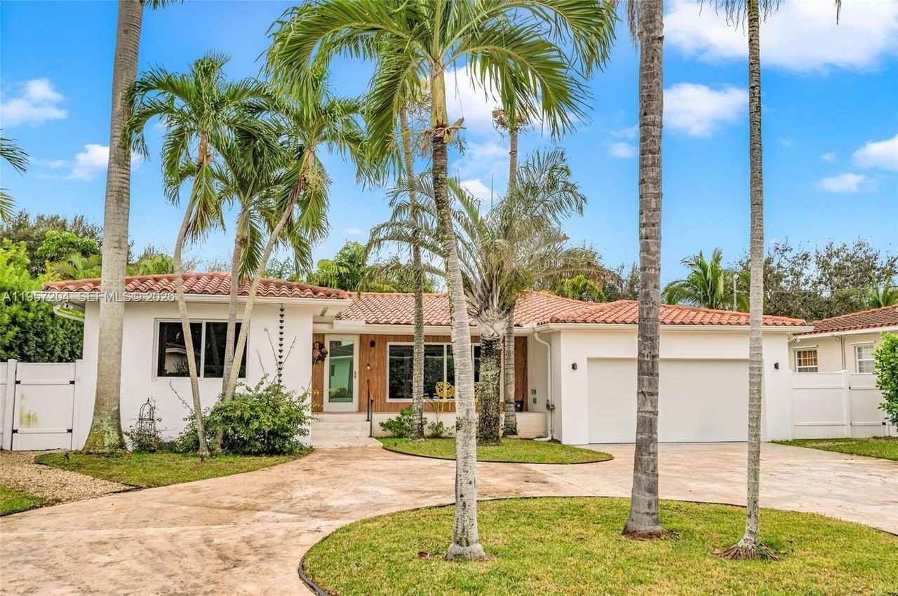 1080 Ne 104th St - Photo 3 of 50