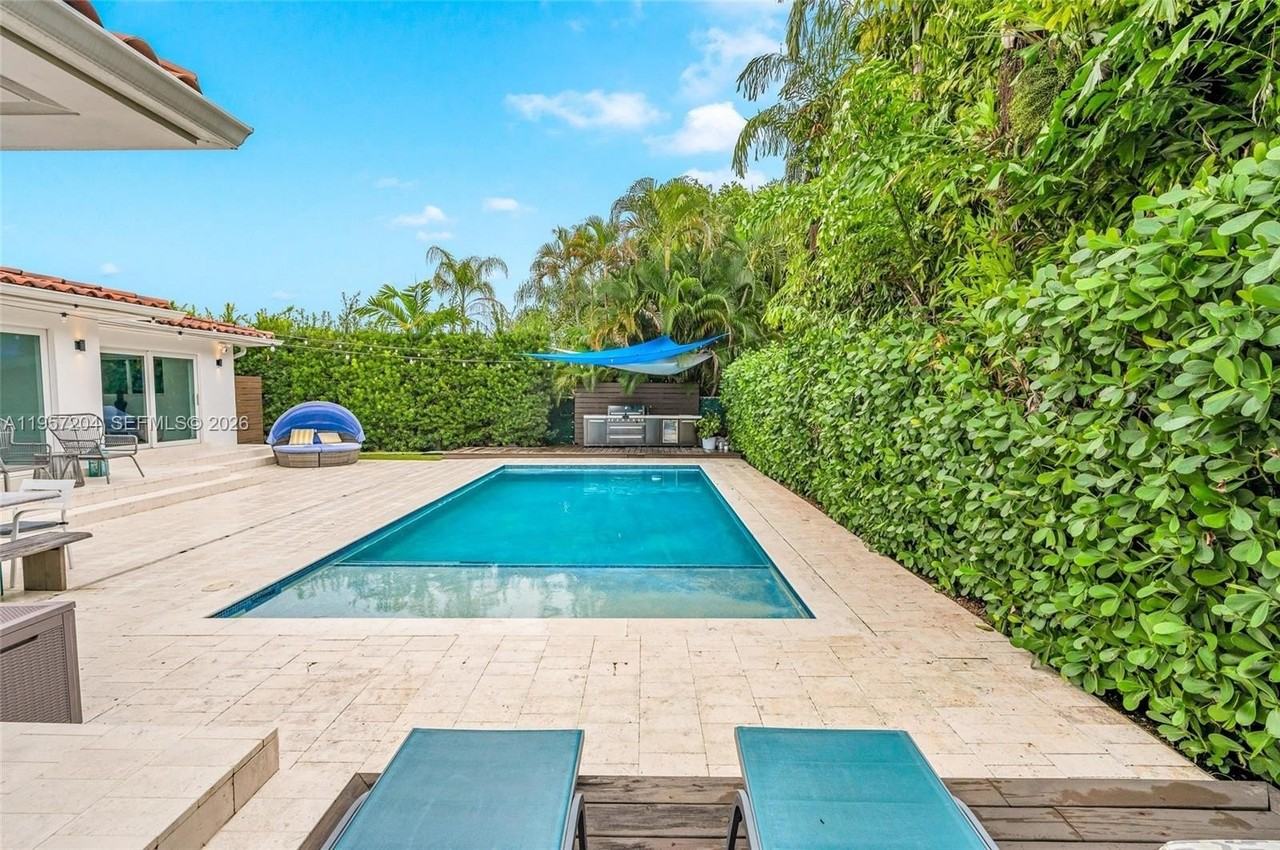 1080 Ne 104th St - Photo 7 of 50