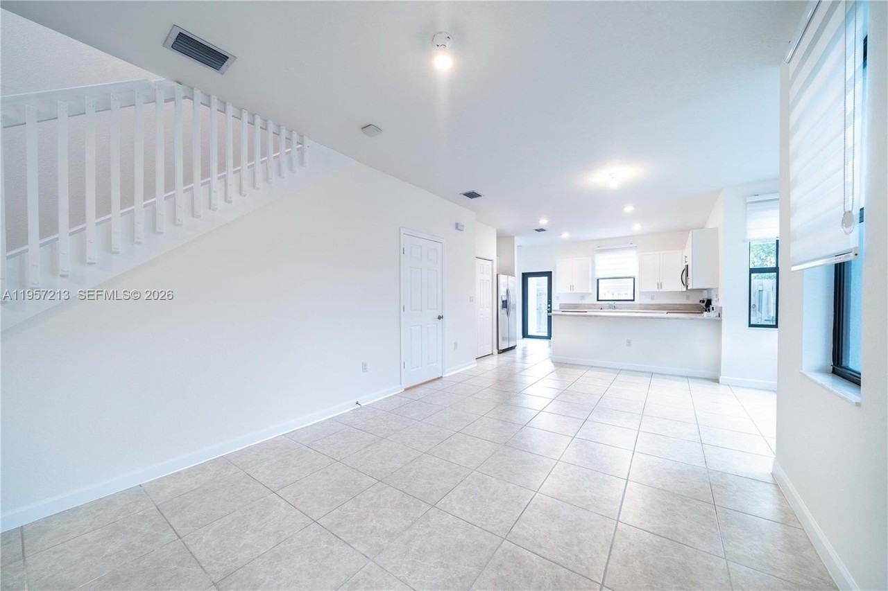 1928 Sw 5th Blvd #1928 - Photo 5 of 45