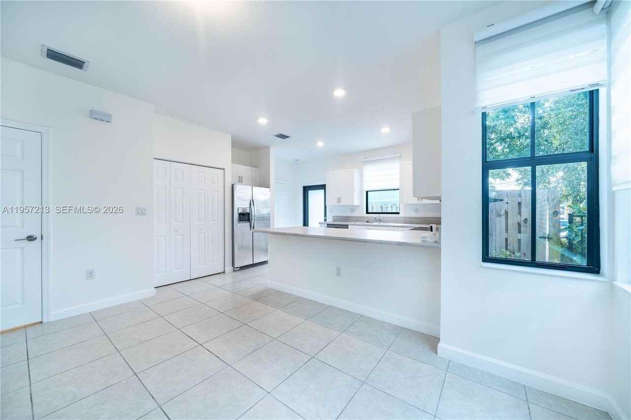 1928 Sw 5th Blvd #1928 - Photo 6 of 45